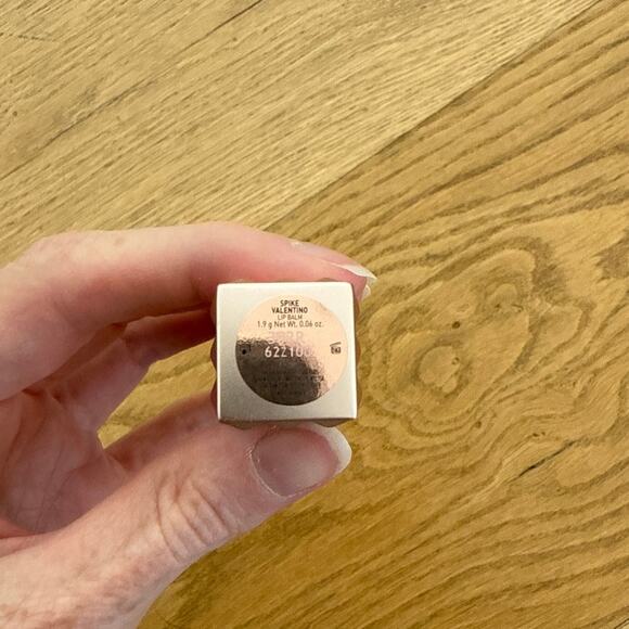 Valentino Hydrating Lip Balm Spike Disco Shade 302R Extra Pink - Picture 2 of 4